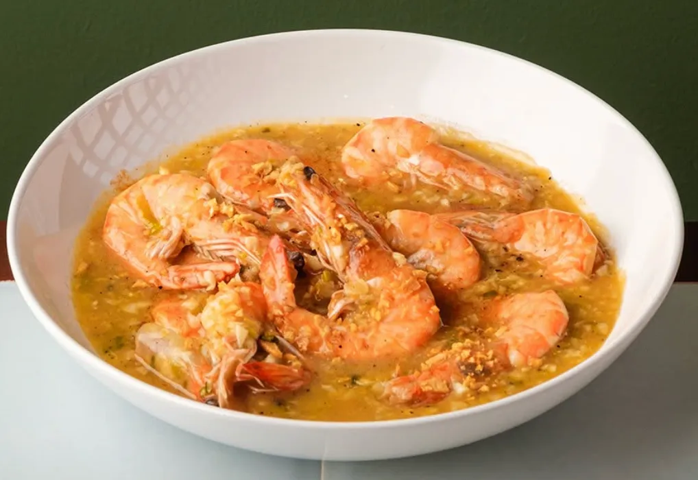 Butter garlic shrimp in seasoned garlic butter
